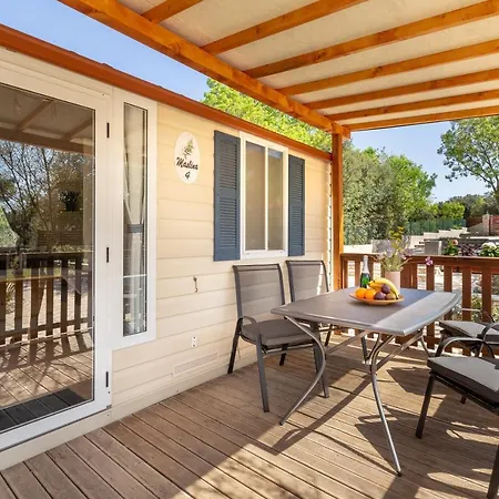 Kompleks wypoczynkowy Mobile Homes Camp Garden Vestar 3*