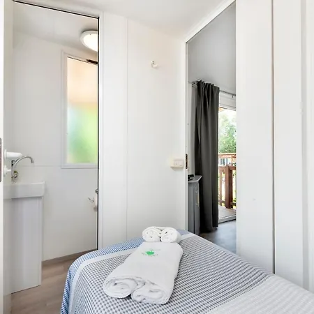 Kompleks wypoczynkowy Mobile Homes Camp Garden Vestar 3*