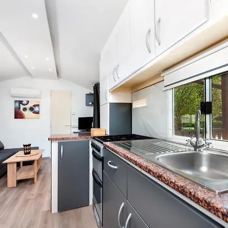 Kompleks wypoczynkowy Mobile Homes Camp Garden Vestar 3*