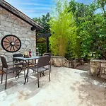 Prázdninový areál Mobile Homes Camp Garden Vestar 3*